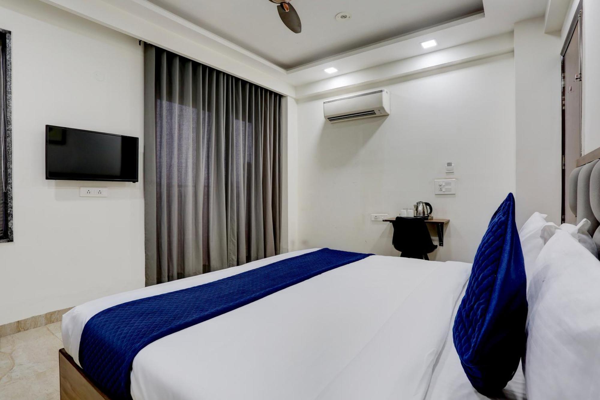Hotel Greysky Medicity Гургаон Экстерьер фото