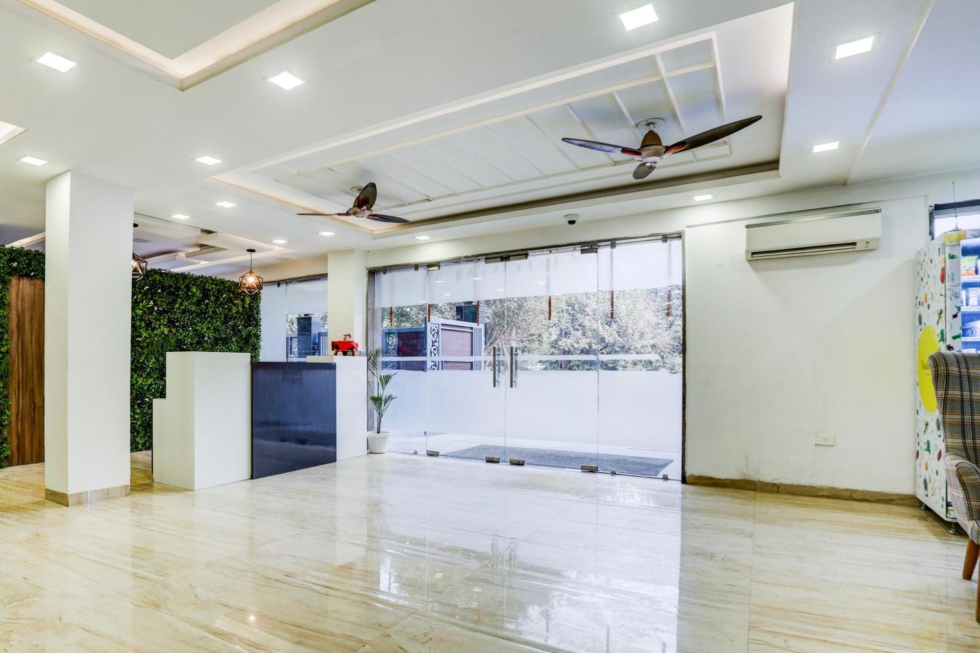 Hotel Greysky Medicity Гургаон Экстерьер фото